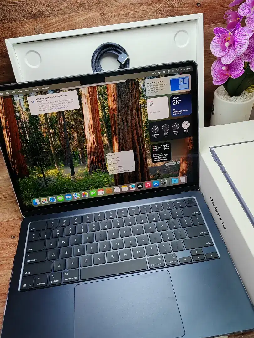 Macbook air 13 M4 16/256 gb black 2025 garansi iBox Juni 2026 like new