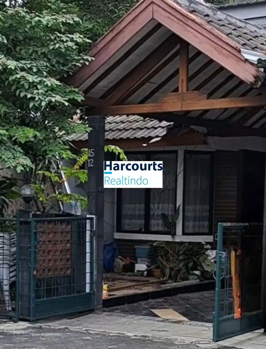 Rumah Luas 2 Lantai SHM di Bintaro Jaya Sektor 4 Parkir Tamu Luas