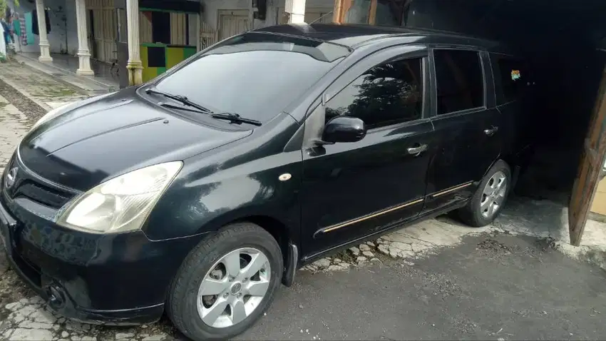 Grand Livini 1.5 XV mt tahun 2011