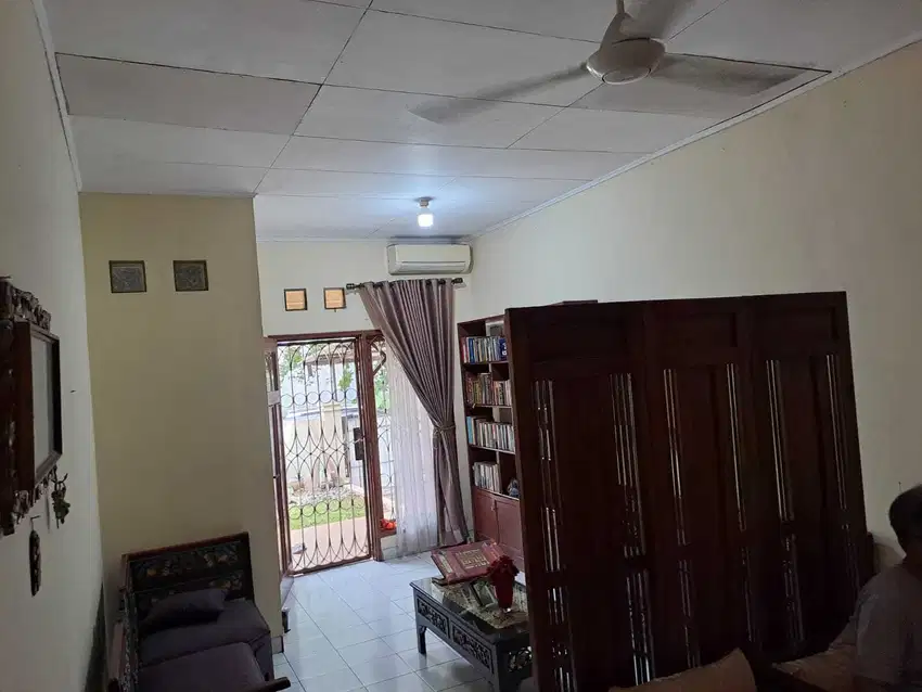 Di jual rumah di daerah Kencana Loka BSD