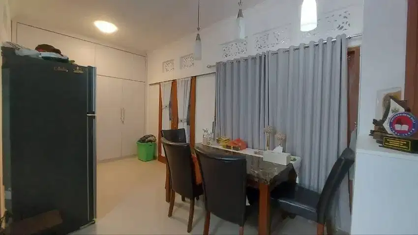 Dijual rumah 2 lantai one gate Sistem di Kesiman, Denpasar Timur.