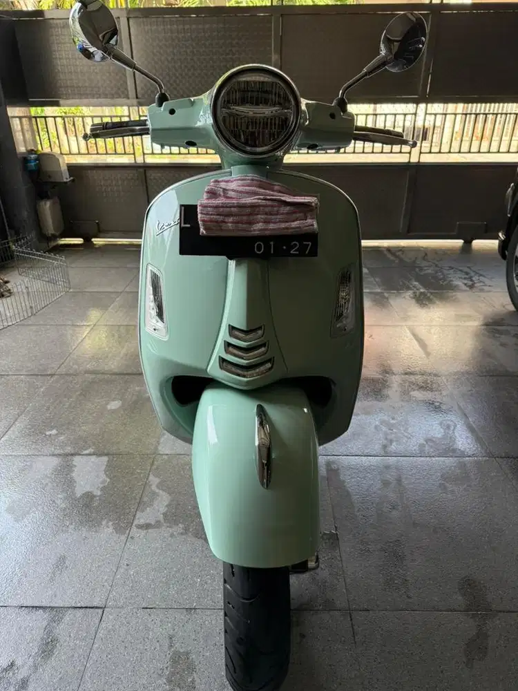 Vespa GTS I Get 150 ABS ( Low KM )