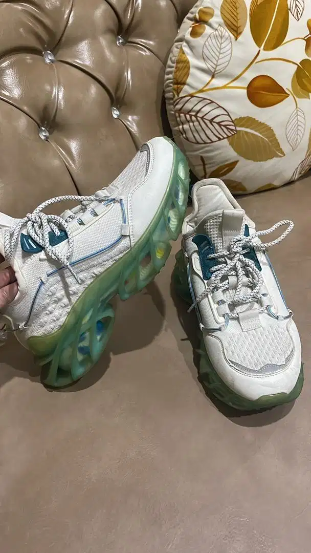 Preeloved sepatu