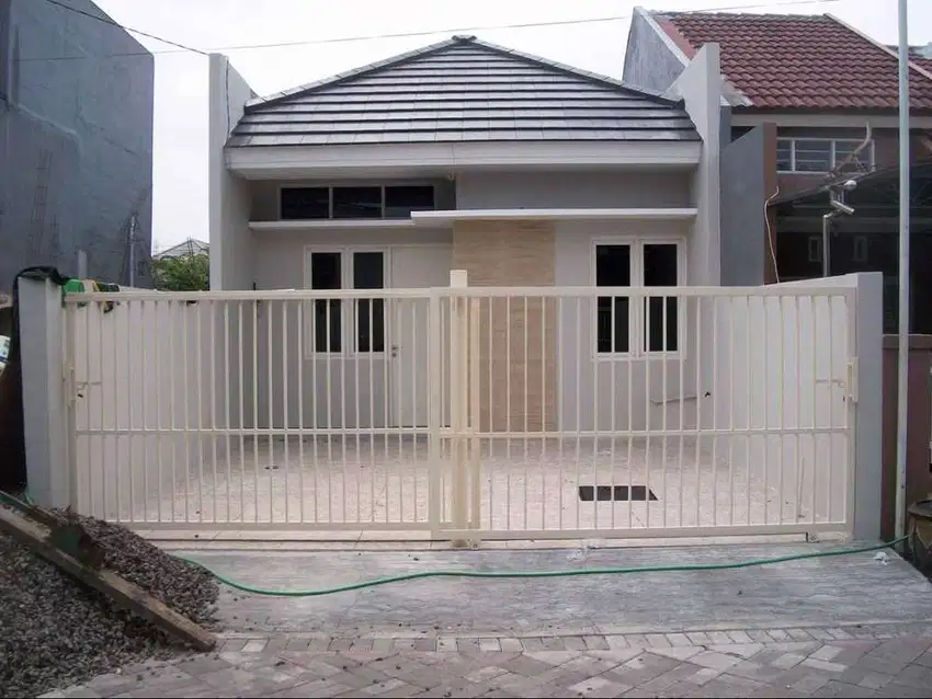 Rumah di Medokan Sawah Timur