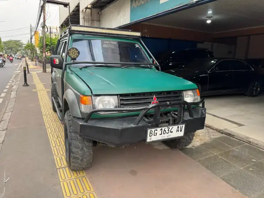 Mitsubishi pajero bensin 4x4 1996 MT diesel