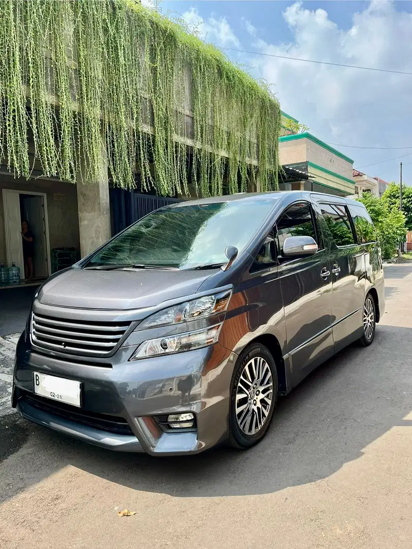Toyota Vellfire 2011 Low KM asli