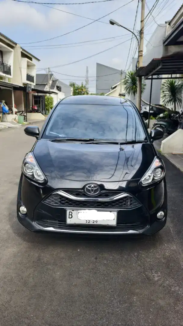 Toyota Sienta type V tahun 2021 Hitam Siap Pakai