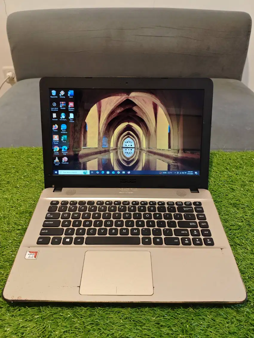Jual cepat Laptop Asus edisi BU Asus X441BA Ram 4 GB, SSD 128 GB