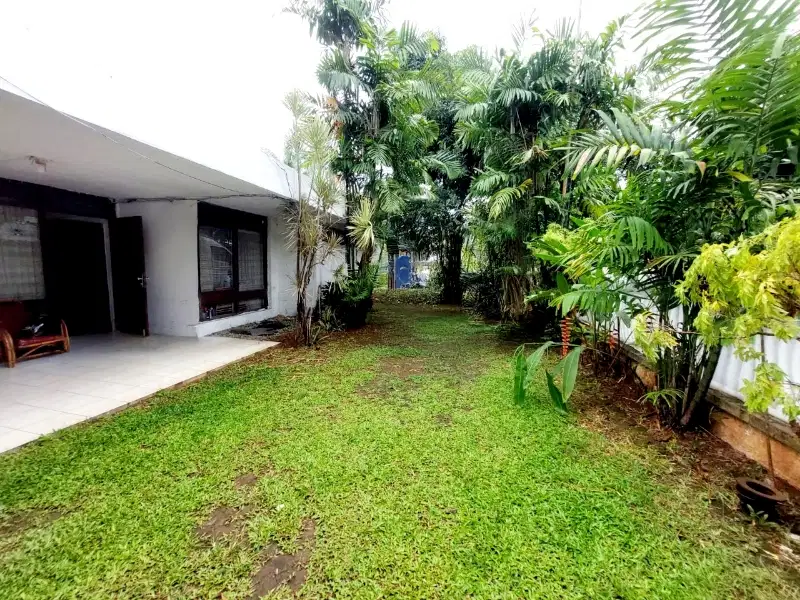 Rumah lama hitung tanah lokasi strategis di jakarta selatan