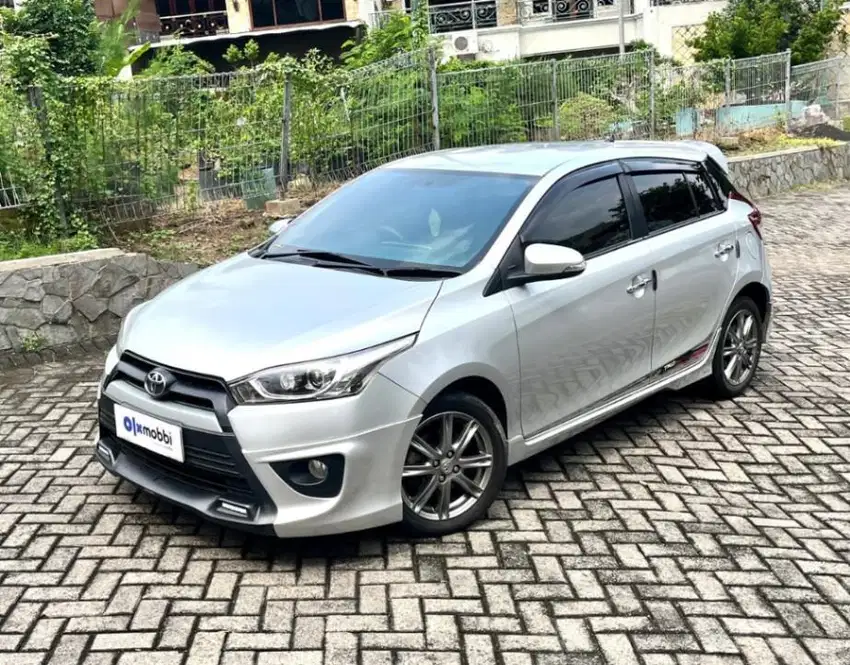 TOYOTA YARIS 1.5 TRD SPORTIVO BENSIN MANUAL 2015