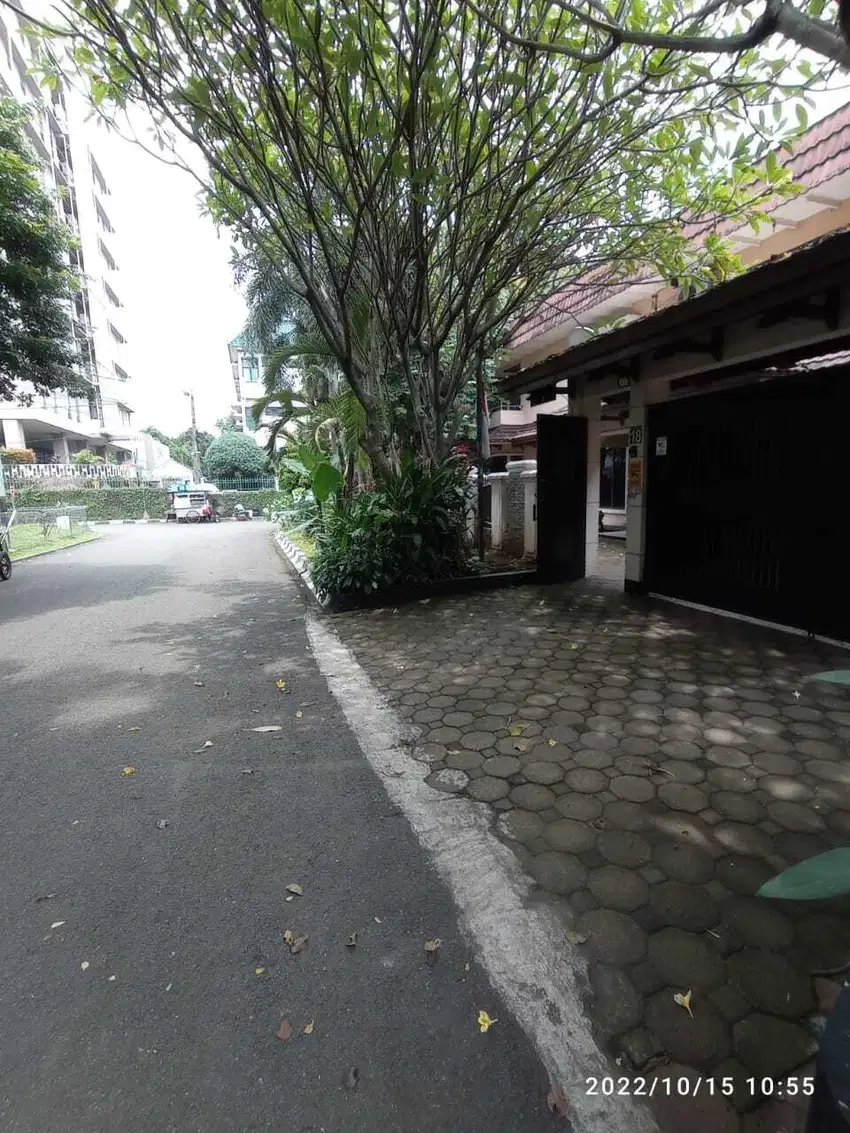 RUMAH MEWAH 2LT  SIAP HUNI NYAMAN DAN ASRI SEBELAH PIM JAKSEL