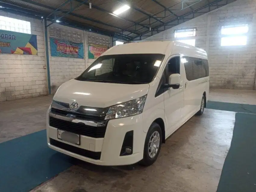 TOYOTA HI ACE 22.8 PREMIO DSL MANUAL 2023 \\ PMK 2024