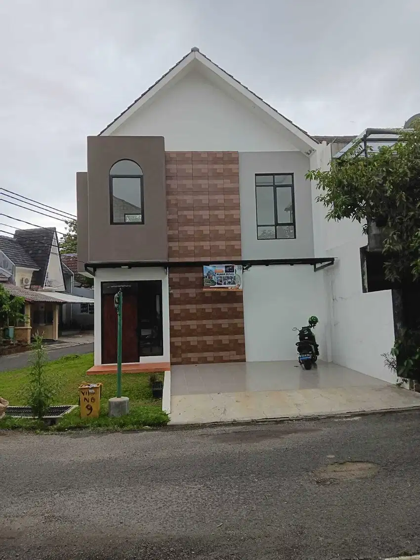 DISEWA RUMAH 2LT FURNISHED BAGUS KOLAM RENANG VICTORIA SENTUL SSR657