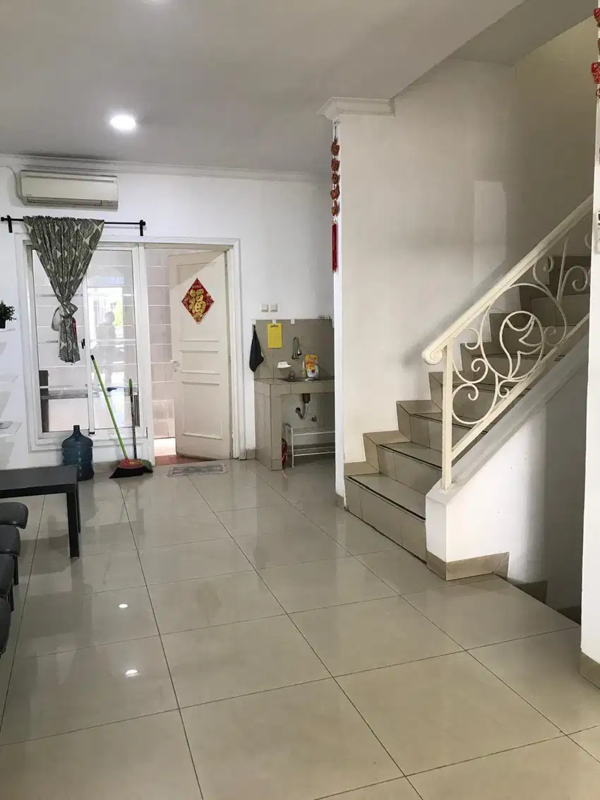 Disewakan Rumah Pantai Indah Kapuk Ukuran 6x16 2 Lantai Semi Furnish