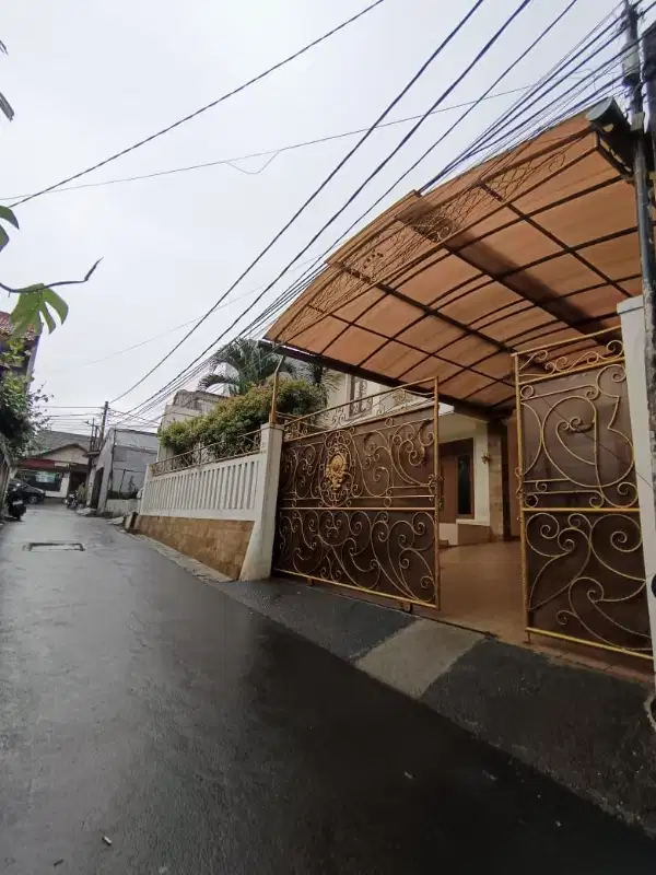Rumah mewah swimming pool Jagakarsa Jaksel