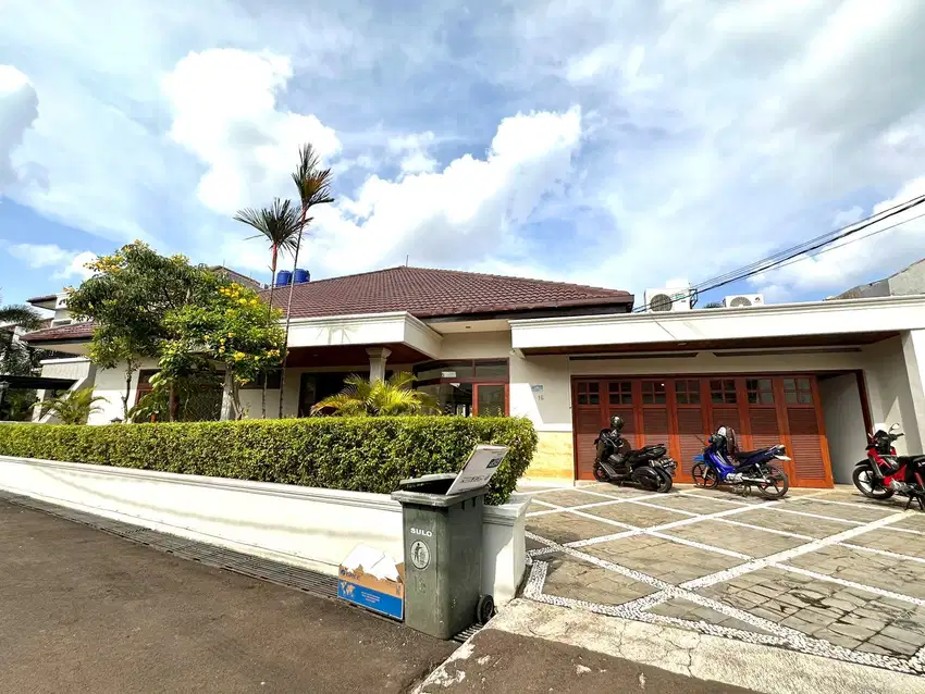 Rumah townhouse cipete jalan teladan ada kolam renang bebas banjir