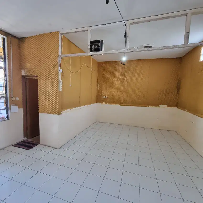 Rumah semi furnished 2 carport di singgasana Pradana bandung