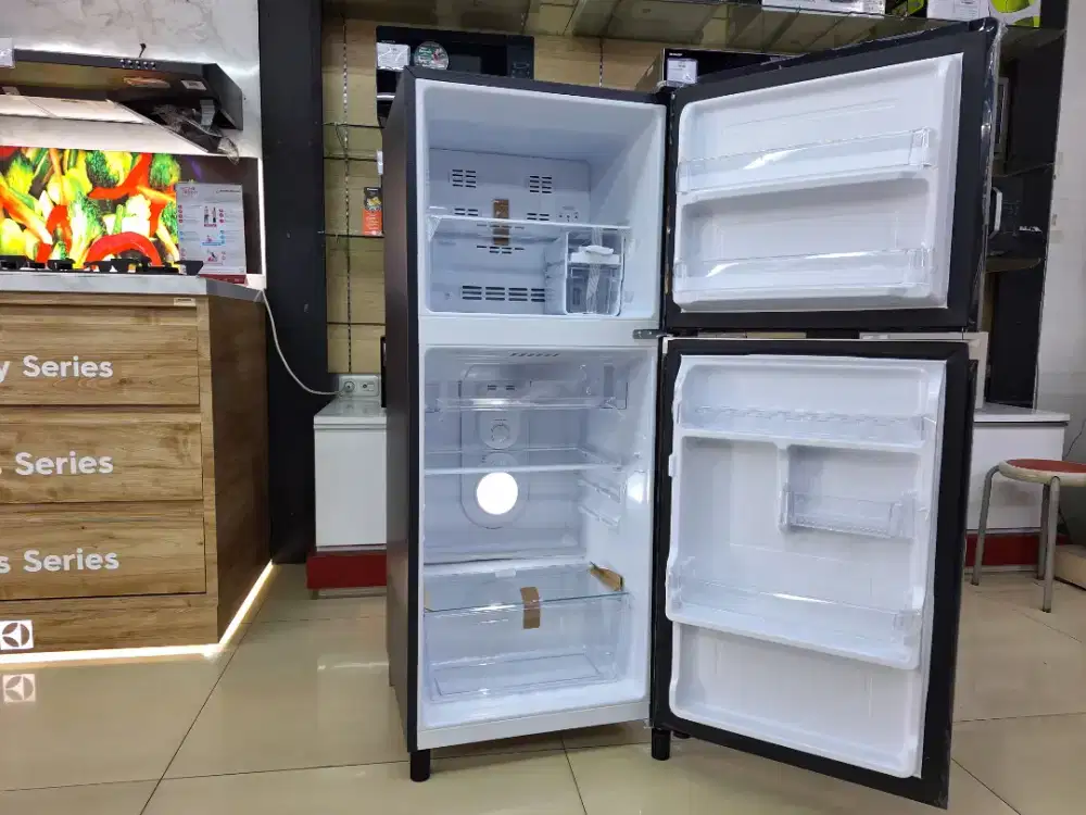 Kulkas 2 Pintu Polytron