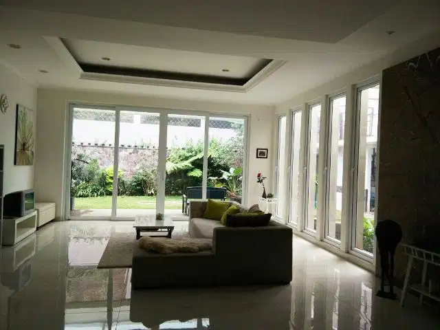 Di jual rumah mewah area setra sari SHM