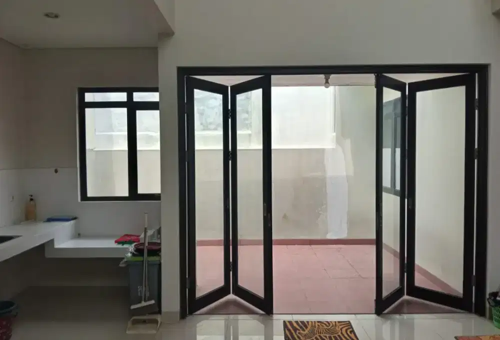 Pintu lipat aluminium kaca