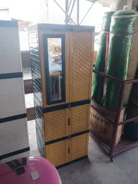 LEMARI OAKAIAN PLASTIK HANGER