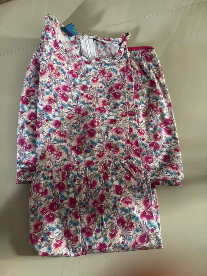Pre loved Baju anak perempuan  usia 3 Thn