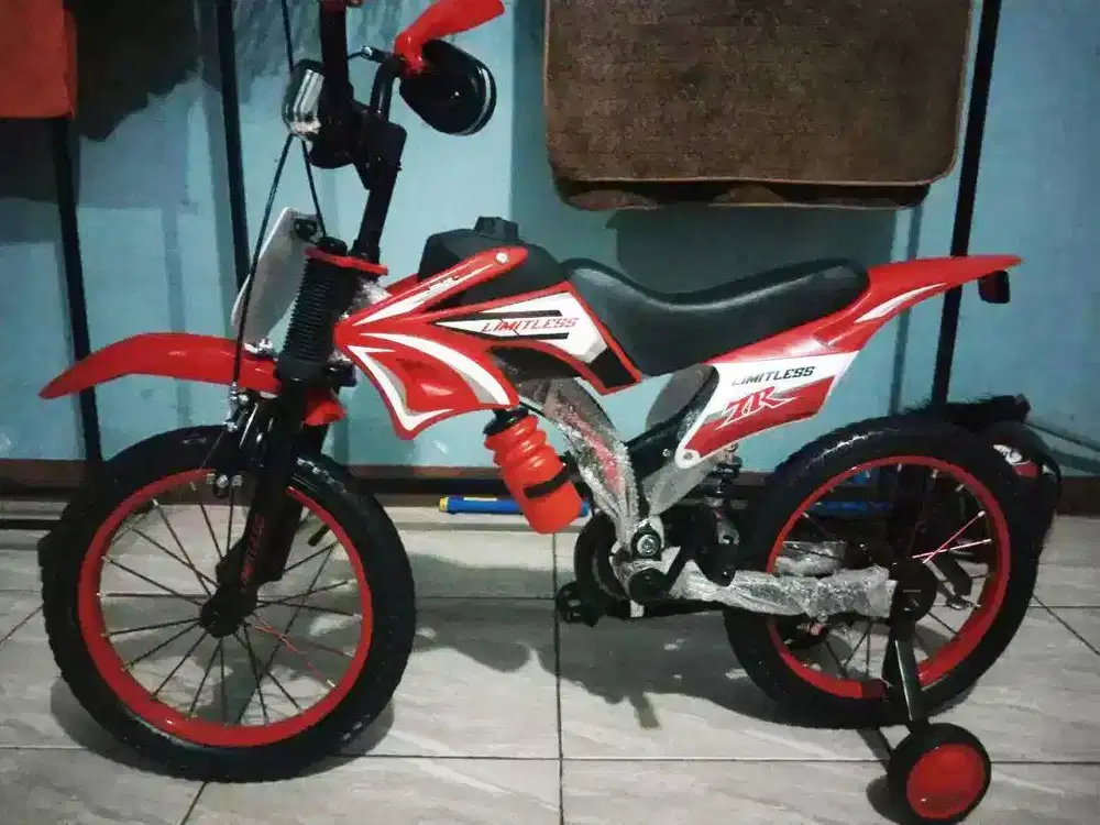 Dijual sepeda anak warna merah masih baru