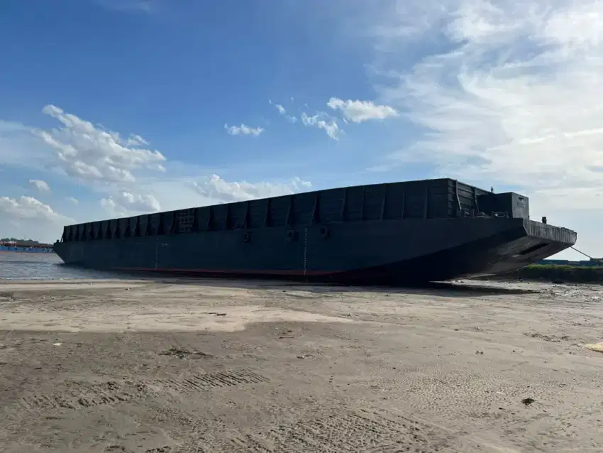 Jual Kapal Tongkang 1 Set 300 Feet Tahun 2005