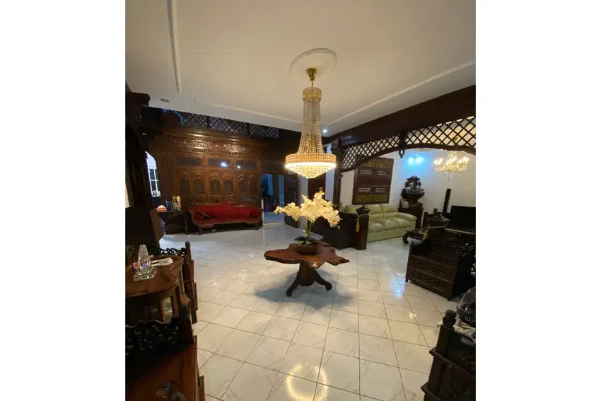 MURAH Rumah Tanah Luas LT 490 Jaksel FULL FURNISHED strategis
