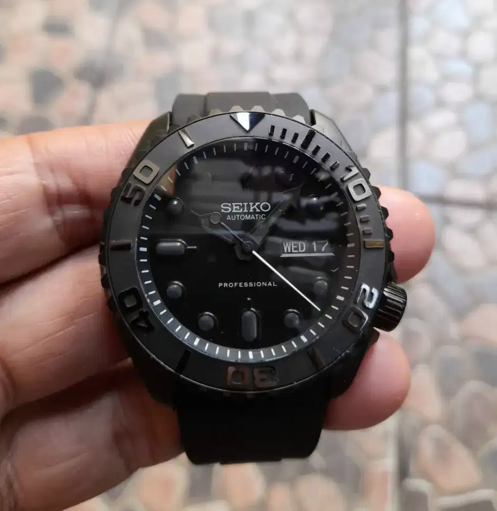 Seiko mod blackout srpd 4r36 movement upgrade saphire dome
