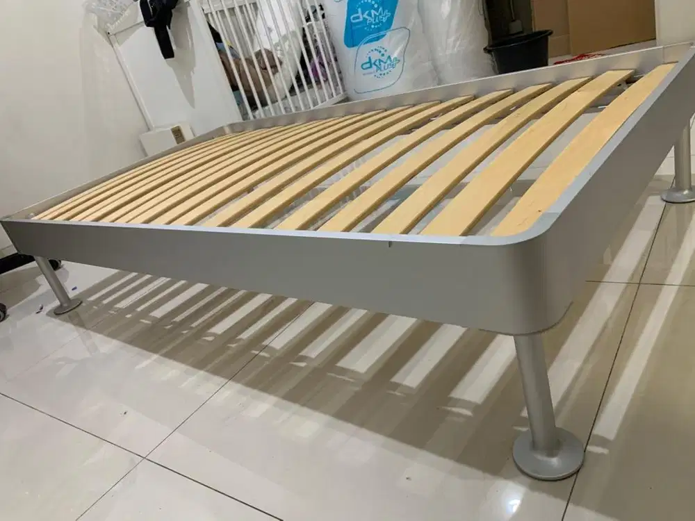 Sofa ranjang bahan aluminium