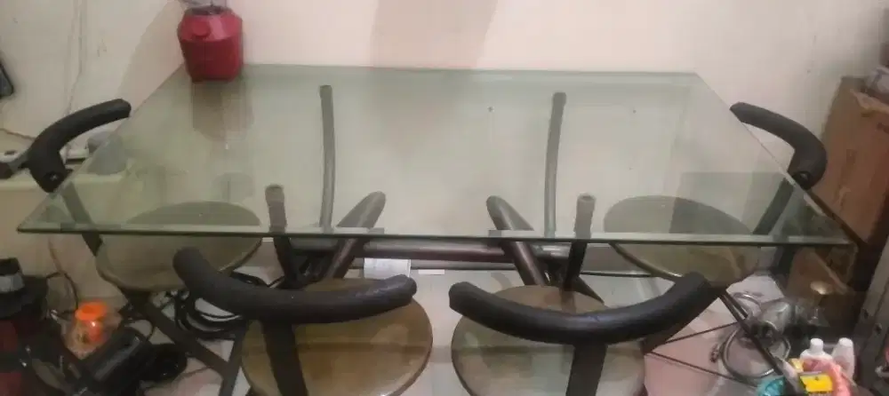 Meja makan bekas Made in itali  ukuran besar lebar. 95 cm P 150 cm