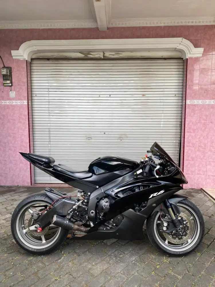 Yamaha R6 hitam