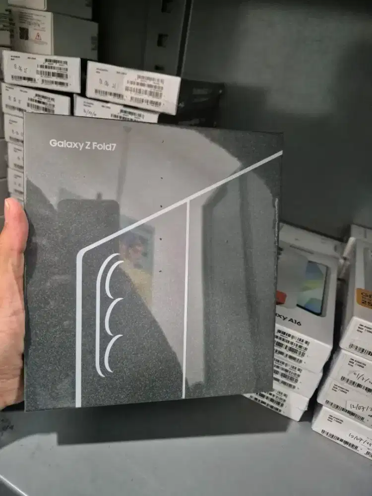 READY NEW  GALAXY  Z FOLD 7 Free buds 3fe