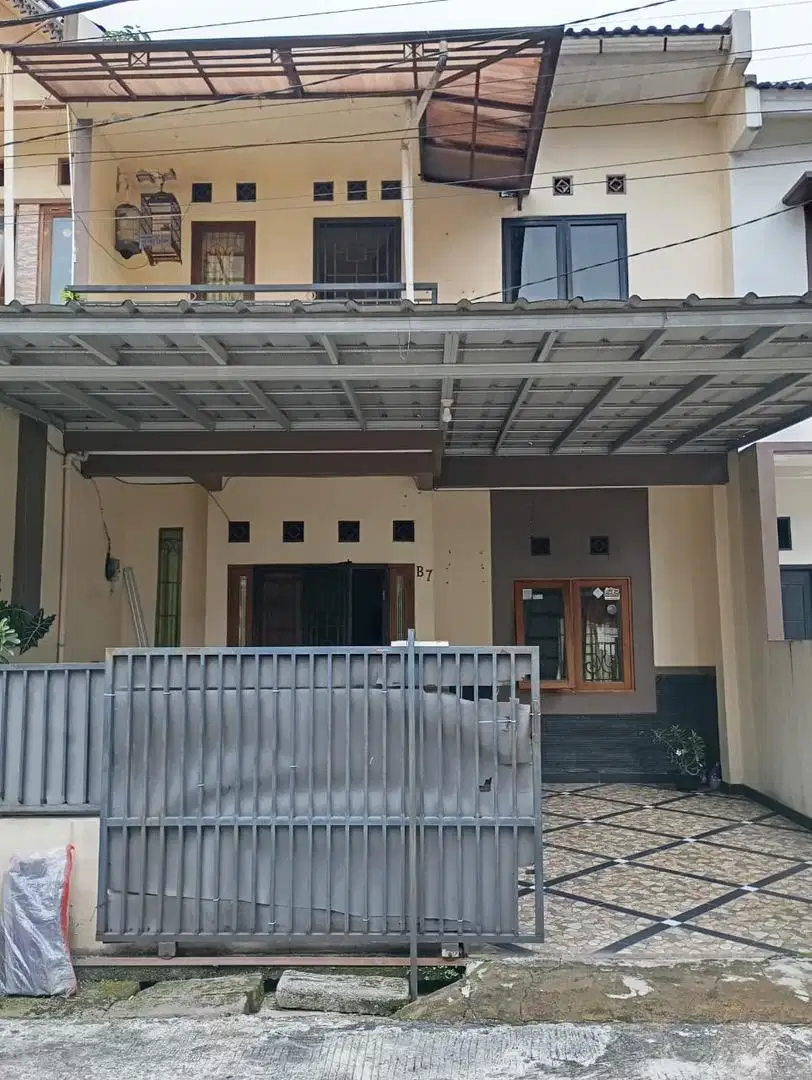 Rumah 2 Lantai Siap Huni di Cibinong