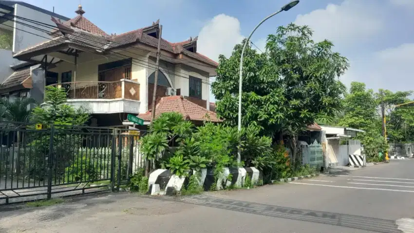 Rumah Surabaya Kota dekat Tol  lokasi strategis Nyaman dan Asri