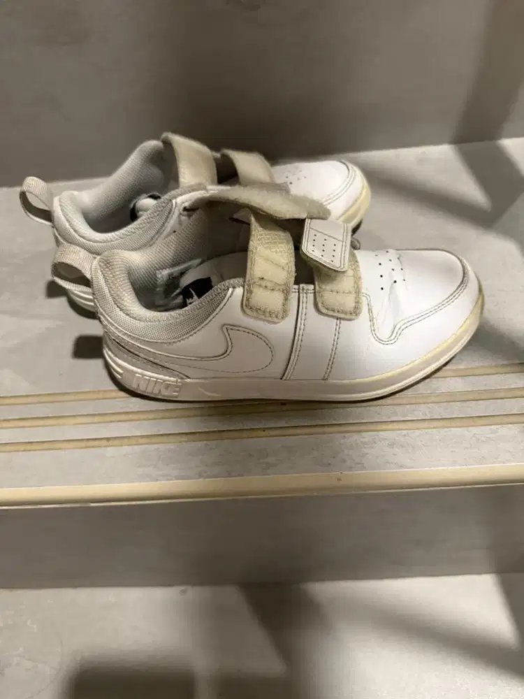 Sepatu Jalan Nike Putih Anak ukuran 12C