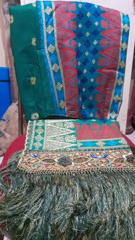 Songket dan selendang cantik