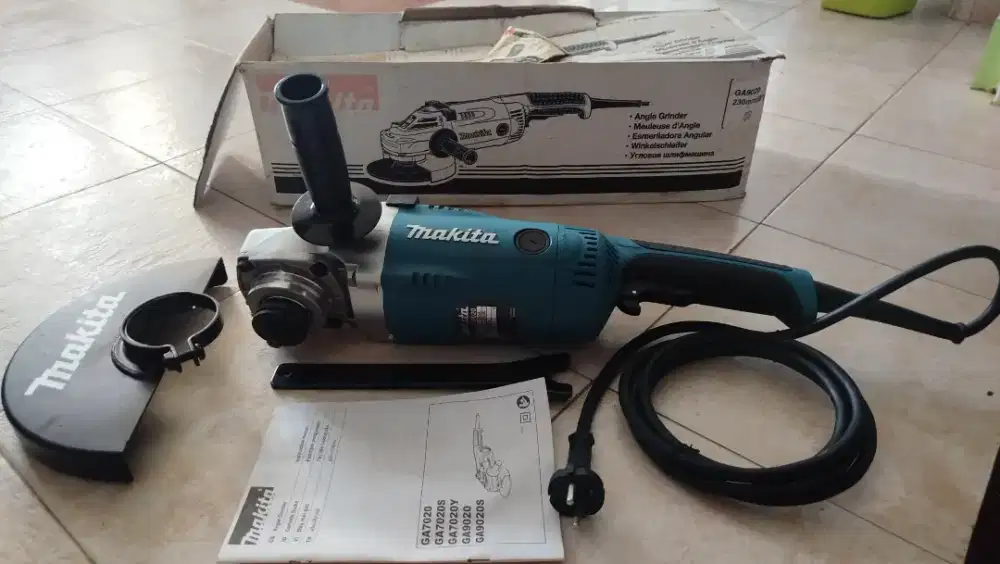 Gerinda Makita GA 9020