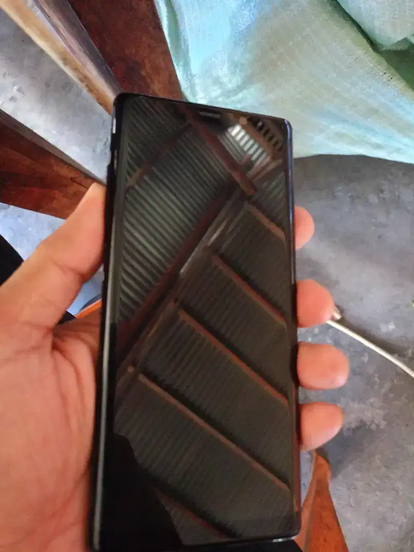Hp samsung note 8,,kondisi hidup tapi layar cepat panas dan kuning