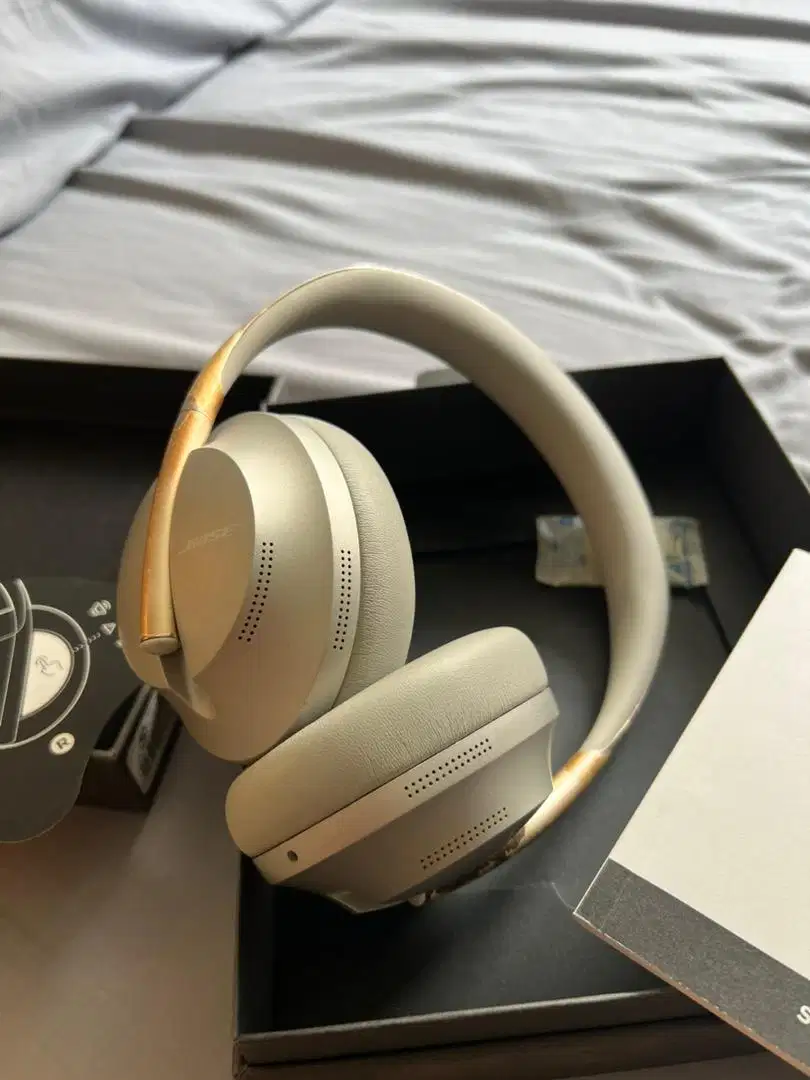 Bose NC 700 noise cancelling headphone
