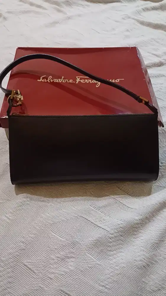 Preloved tas Salvatore Ferragamo
