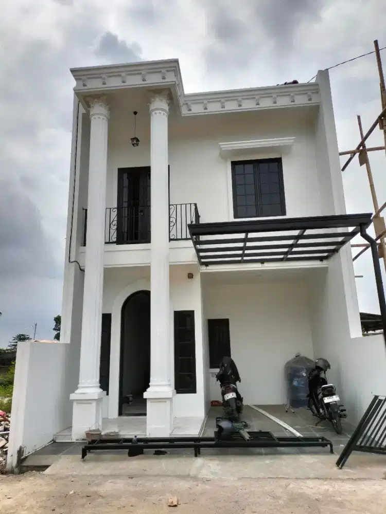 Rumah Mewah Gaya Klasik di Jl. Pahlawan Revolusi Pondok Bambu