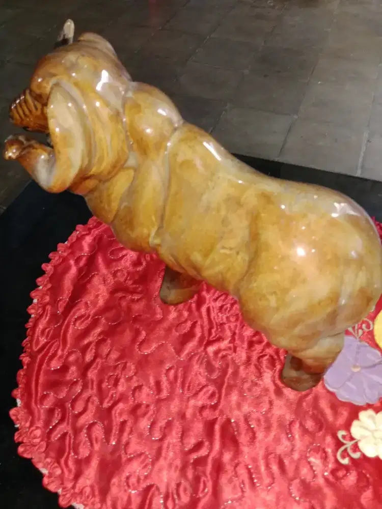 Patung keramik untuk hiasan