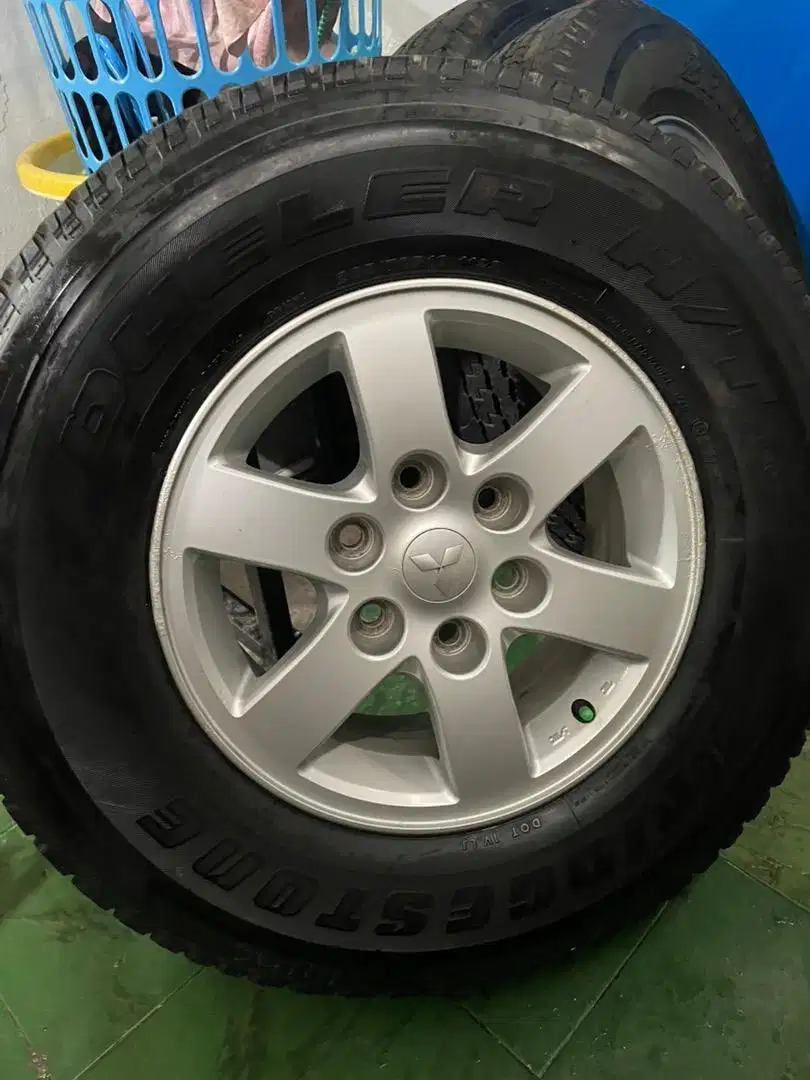 Ban Bridgestone 265/70 Ring 16