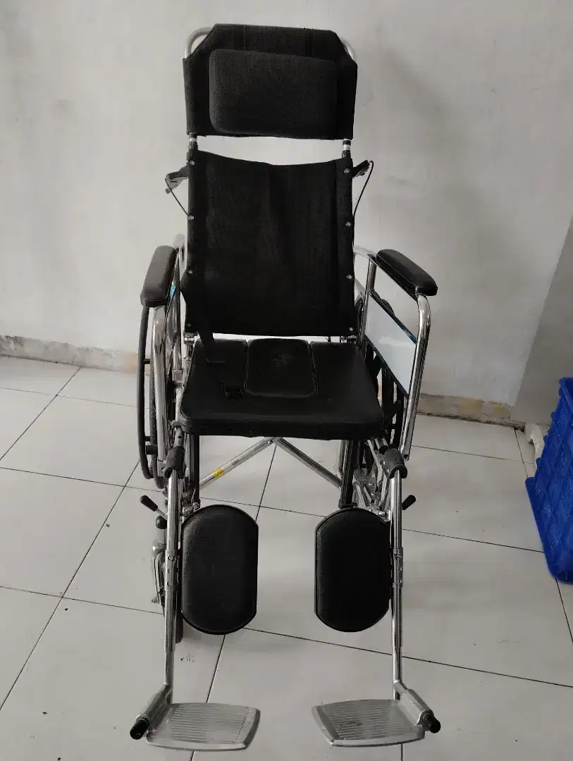 Kursi roda banyak fungsi