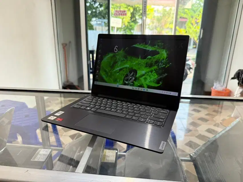 ATHLON GOLD SSD 512 GB RAM 12 GB FULSET LIKE NEW GARANSI 3 bulan
