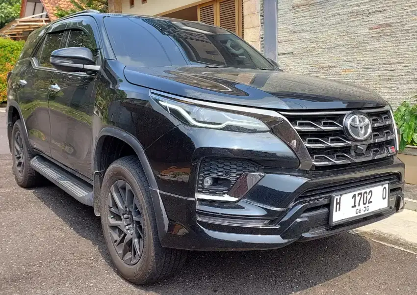 Fortuner GR 4x2 AT tahun 2023