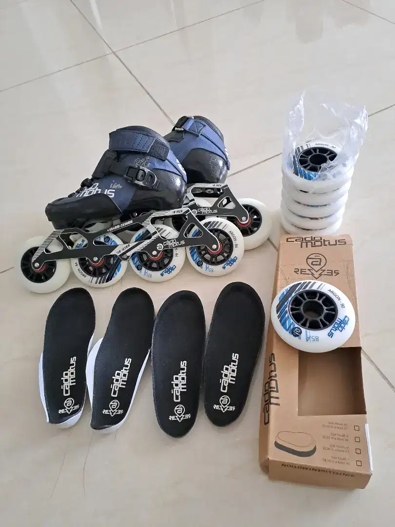 Cadomotus Rookie One Kids Inline Skate race setup plus resizer insole