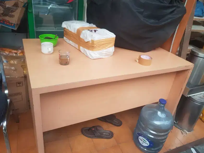 meja kayu  eks kantor